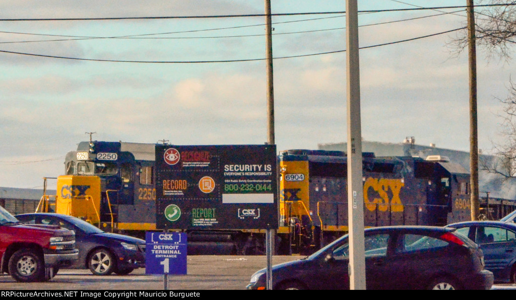 CSX GP40-2 and Slug in the yard